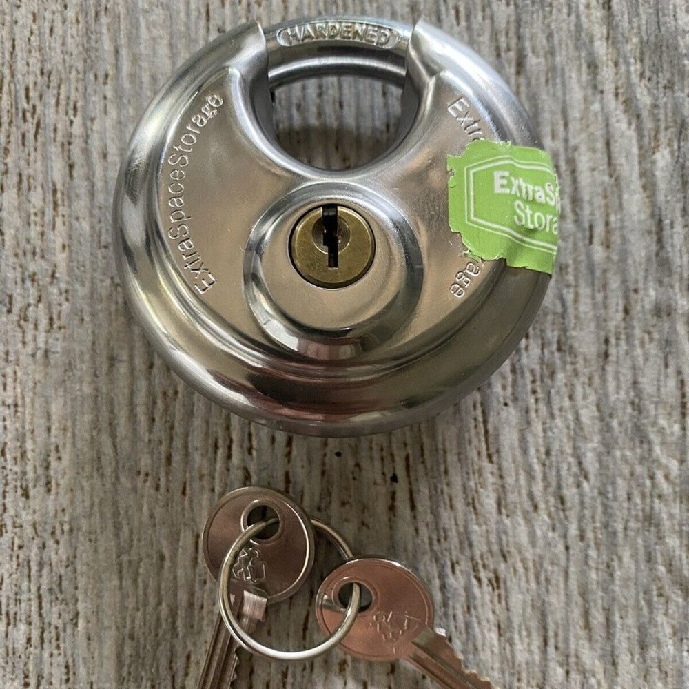 Extra Space Storage - Heavy Duty Disk Lock ES-670 Paddlock with 2 keys